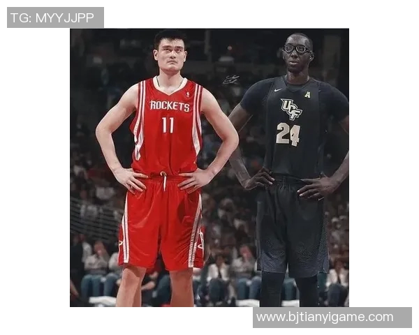 姚明身高的秘密揭秘为何他在篮球场上显得如此高大与矮小的对比分析